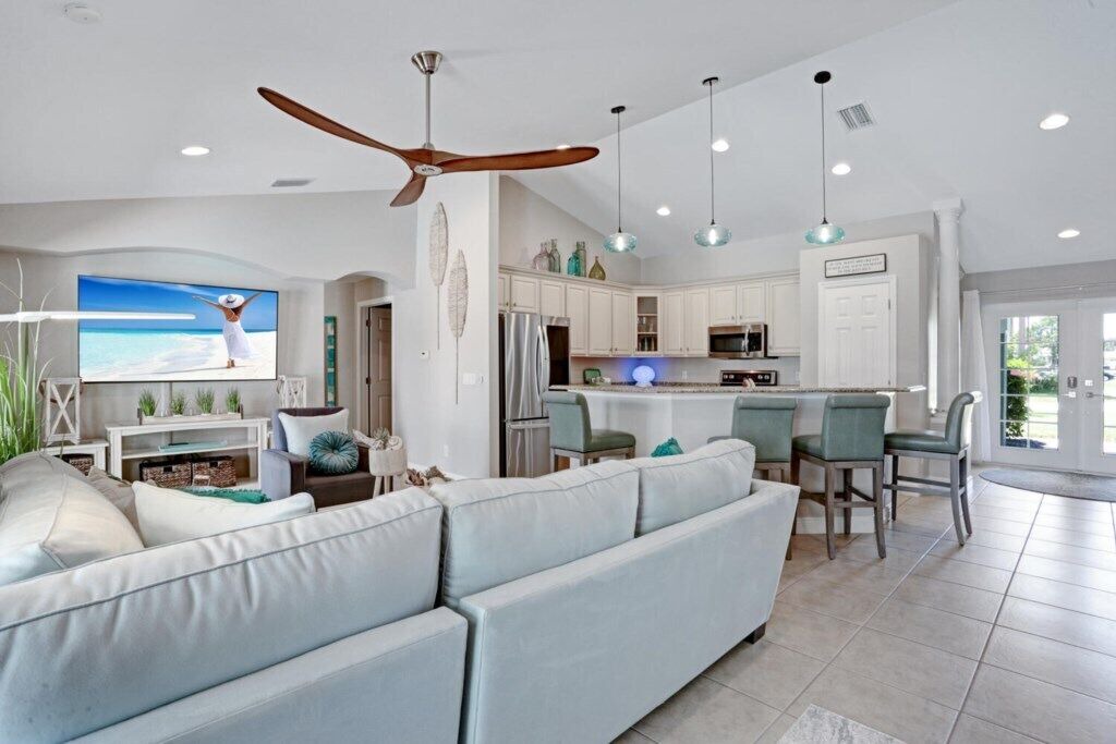 Photo of Livingroom in Yacht Club