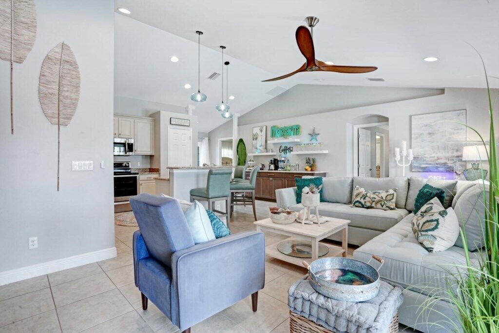 Photo of Livingroom in Yacht Club