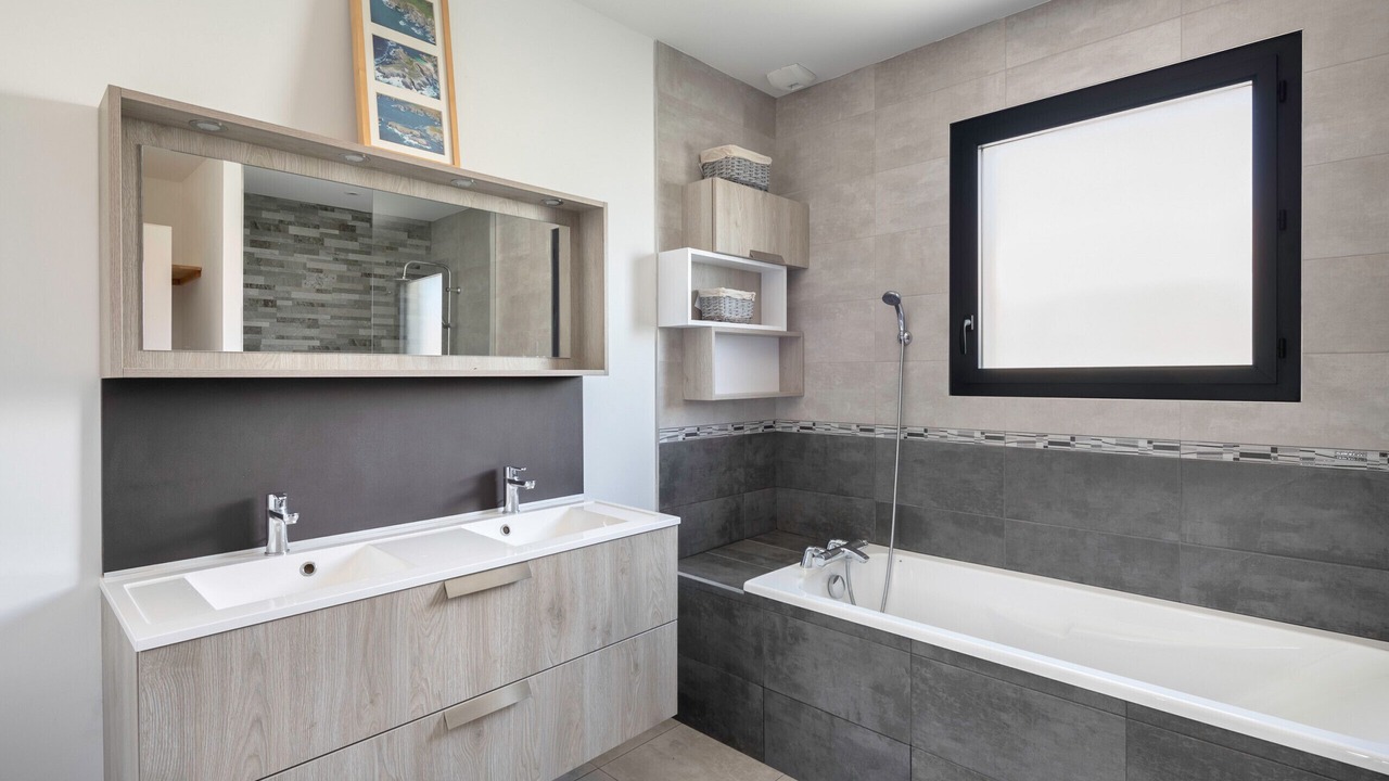Photo of Bathroom in La Plaine-sur-Mer