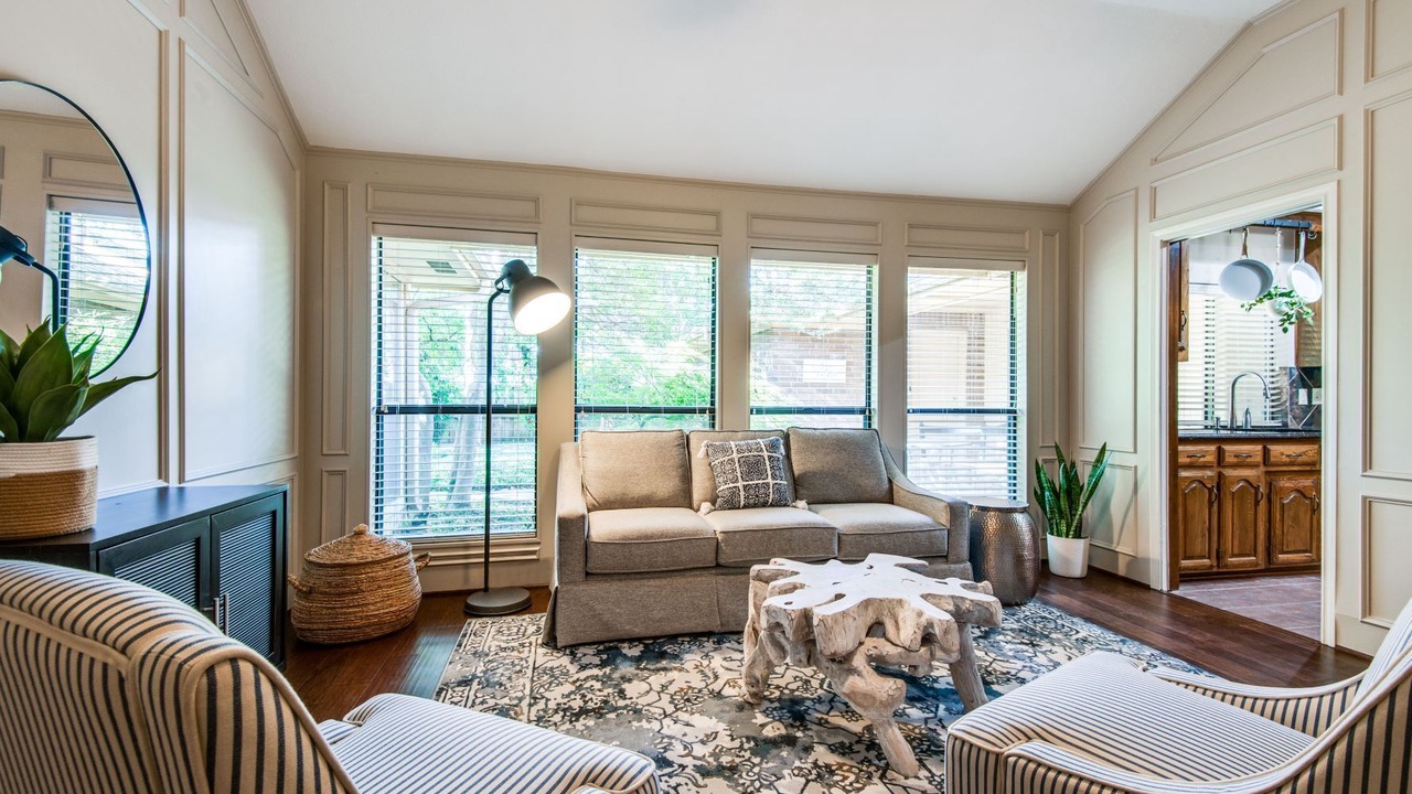 Photo of Livingroom in Carrollton