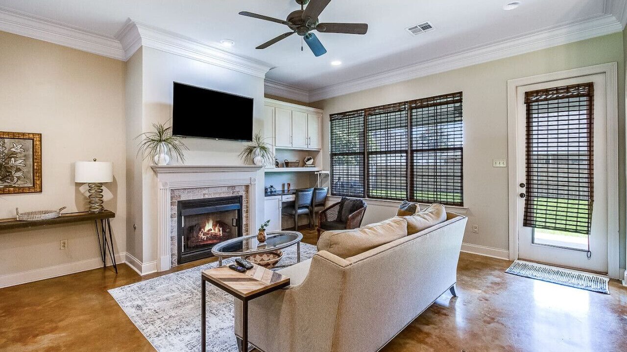 Photo of Livingroom in Lafayette