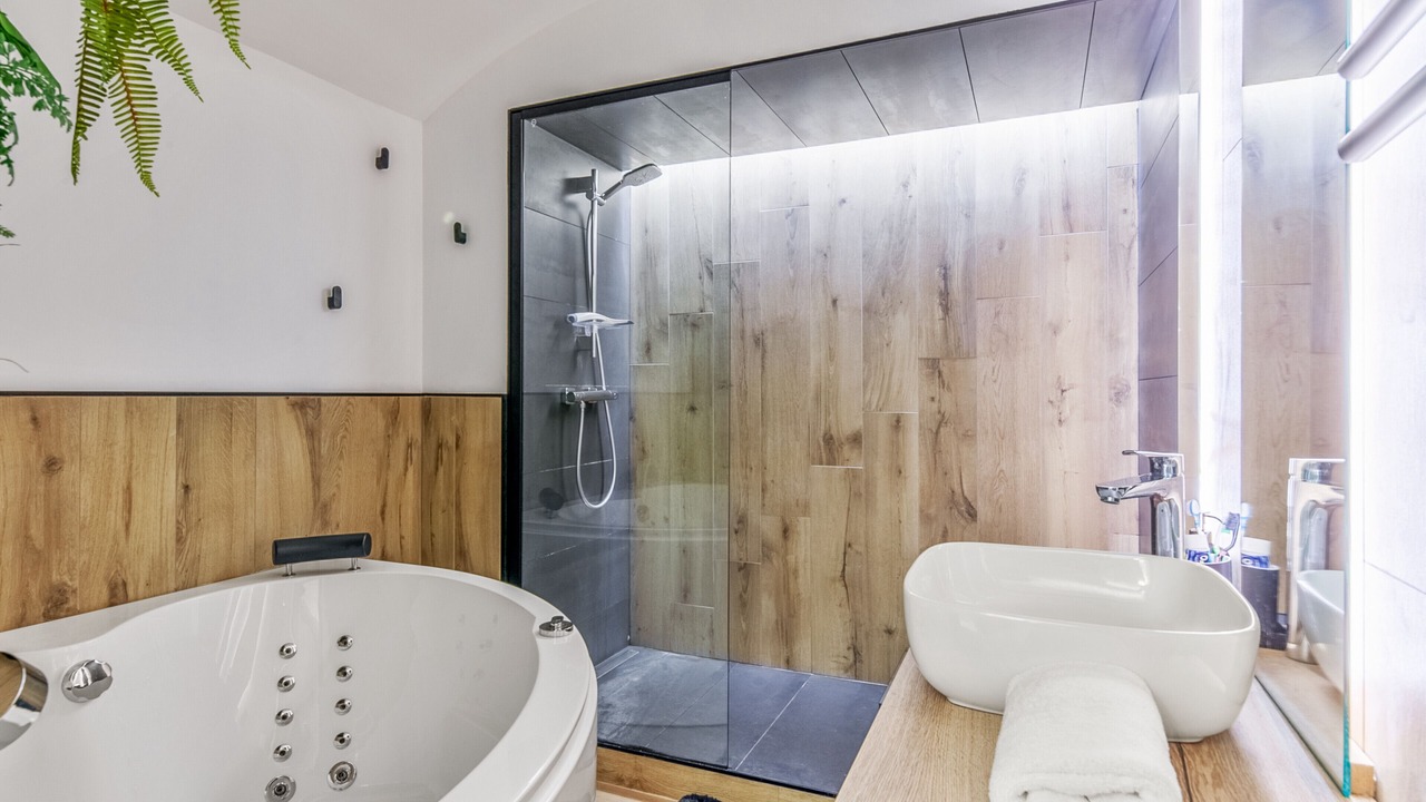 Photo of Bathroom in Gonneville-sur-Mer