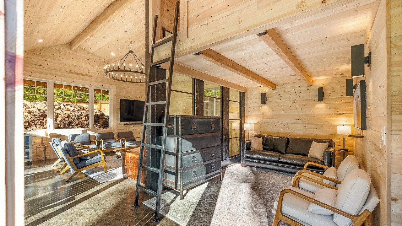 Photo of Others in Monroe