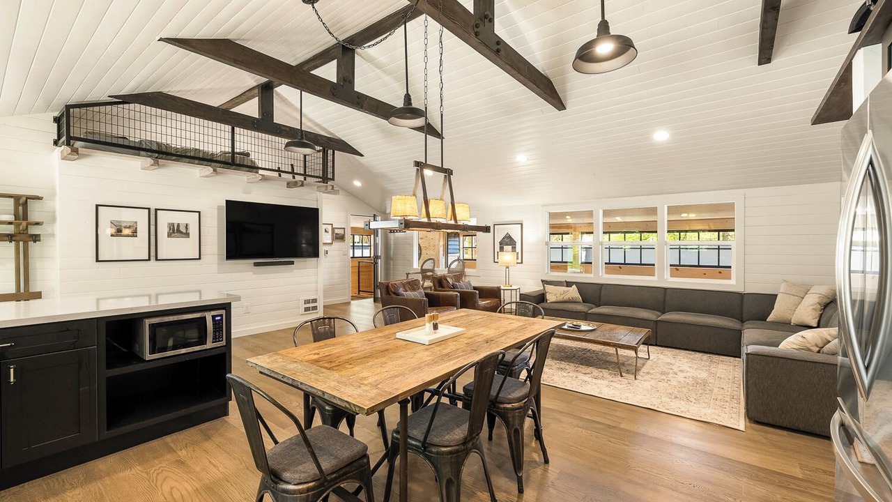 Photo of Others in Monroe