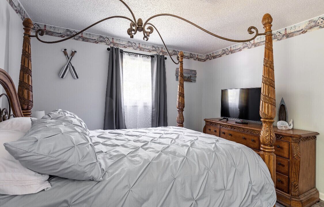 Photo of Bedroom in Flat Rock