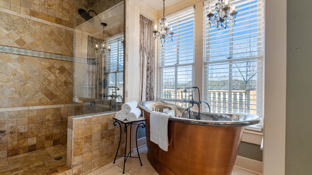Photo of Bathroom in Eureka Springs Historic District