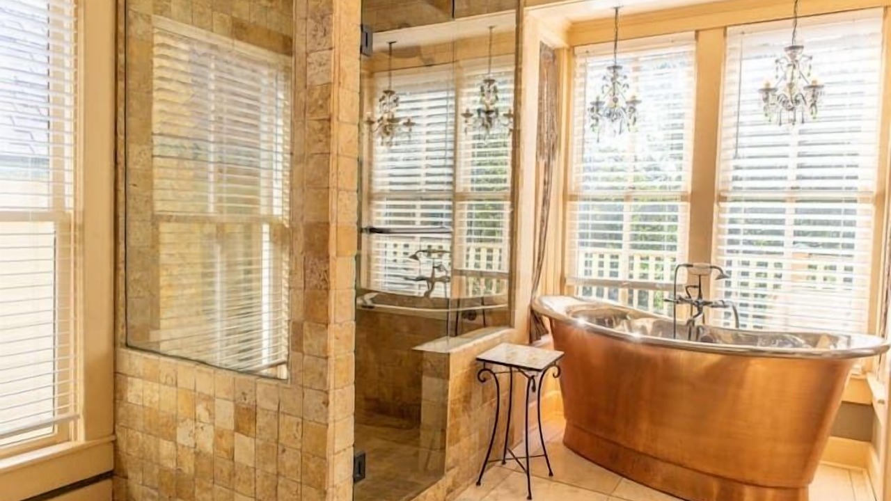 Photo of Bathroom in Eureka Springs Historic District