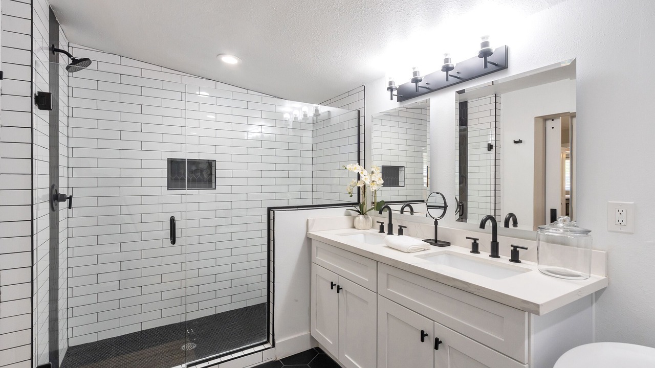 Photo of Bathroom in Scottsdale Highlands Estates No. 03