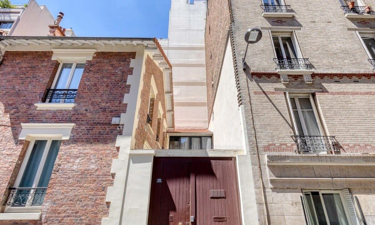 Photo of Others in Quartier des Grandes-Carrieres