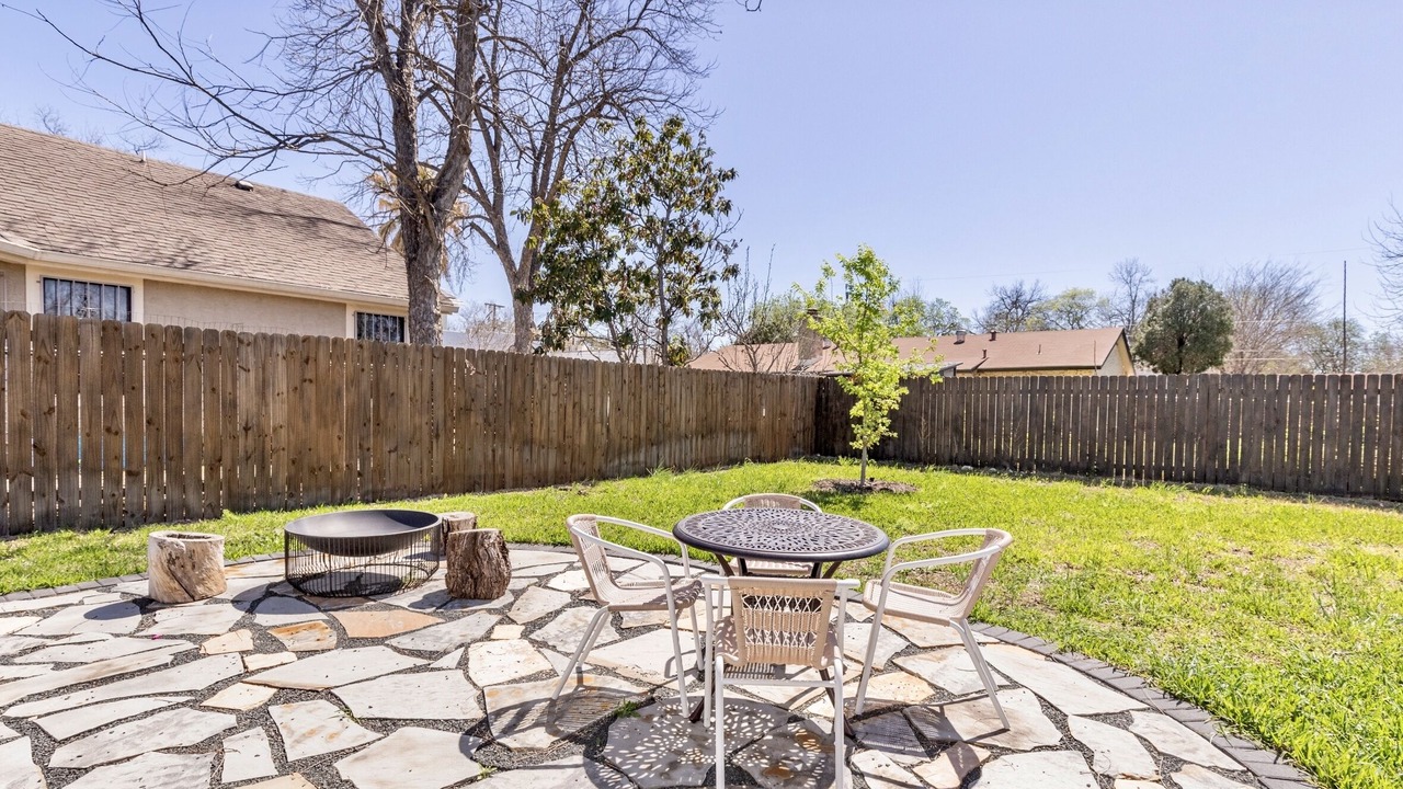 Photo of Outdoor in Uptown
