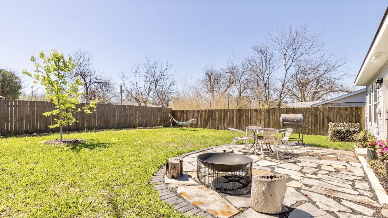 Photo of Outdoor in Uptown