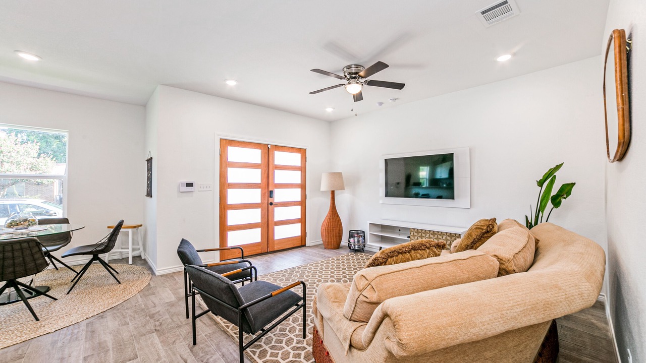 Photo of Livingroom in Uptown