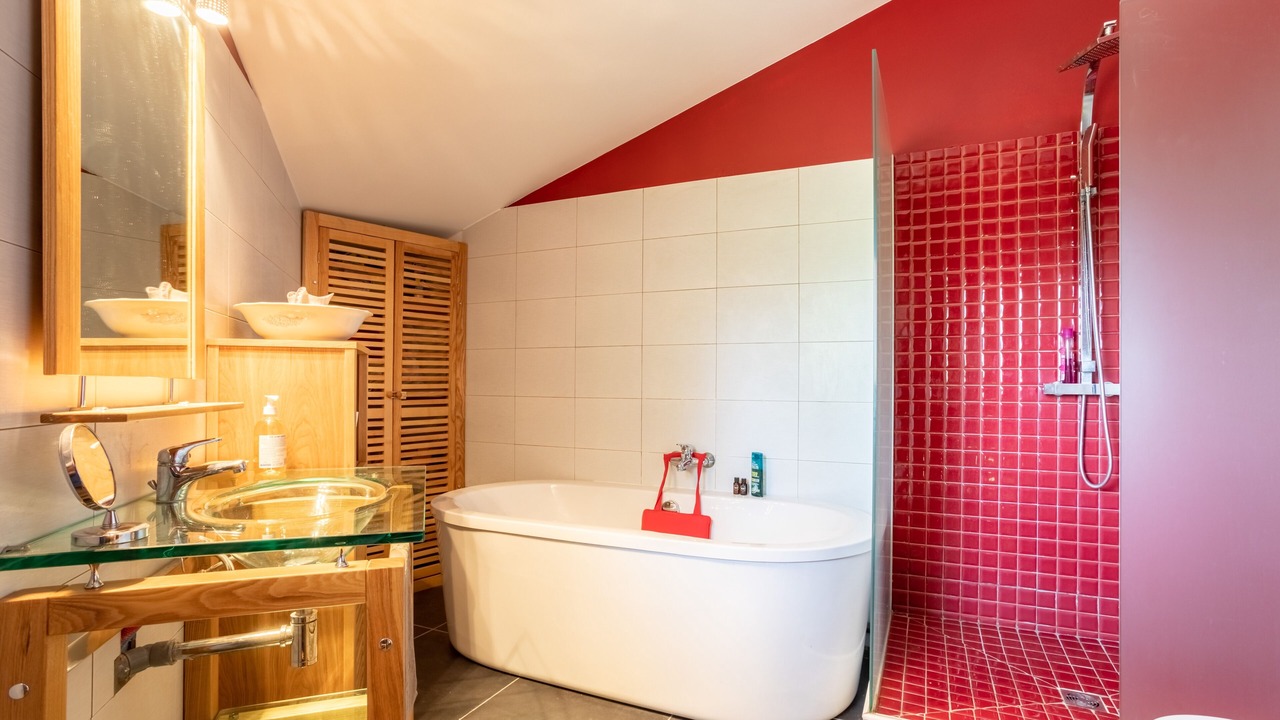 Photo of Bathroom in Serralongue