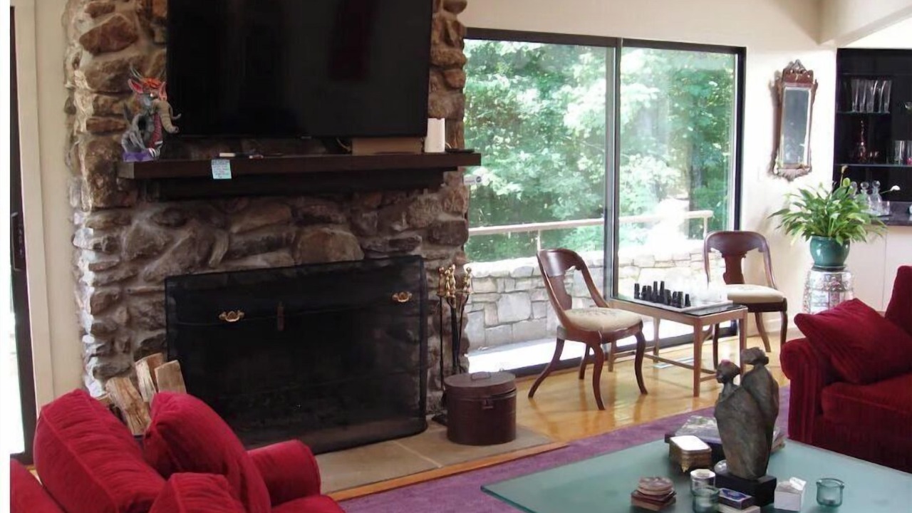 Photo of Livingroom in Guilford
