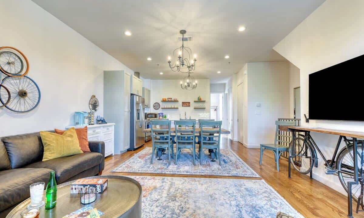 Photo of Livingroom in Tobin Hill