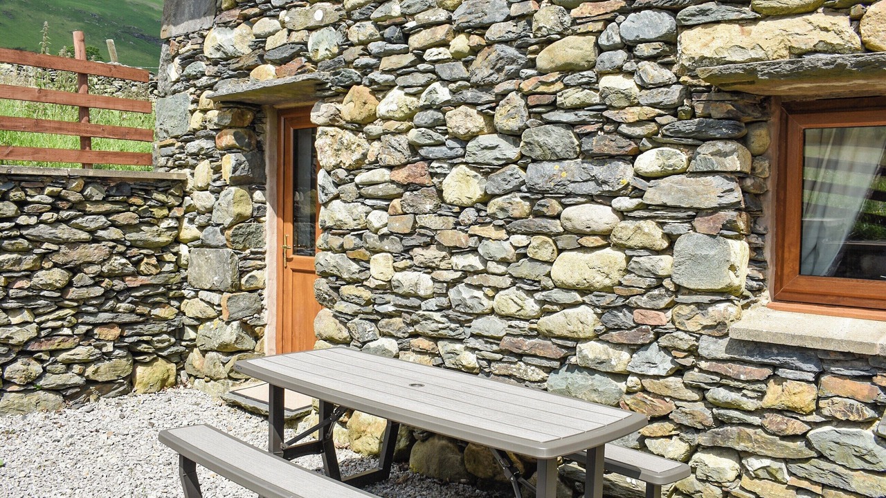 Photo of Outdoor in Scales