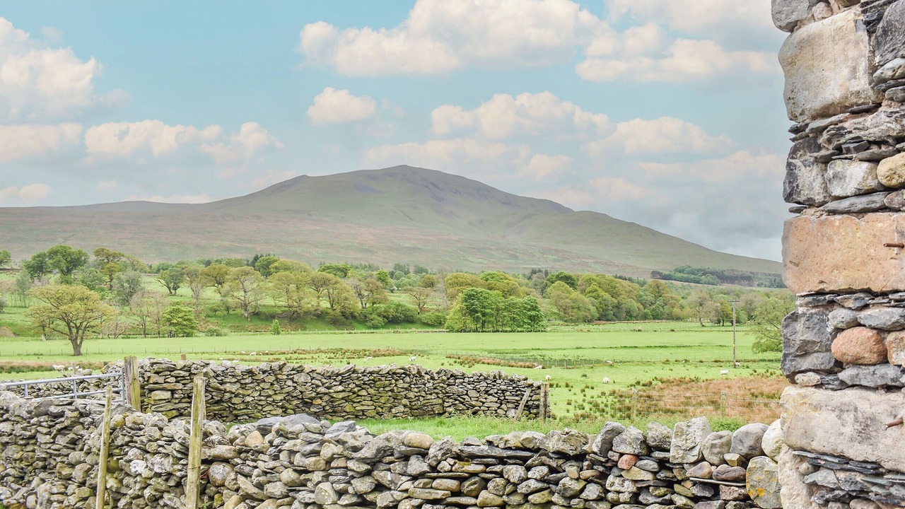 Photo of Outdoor in Scales