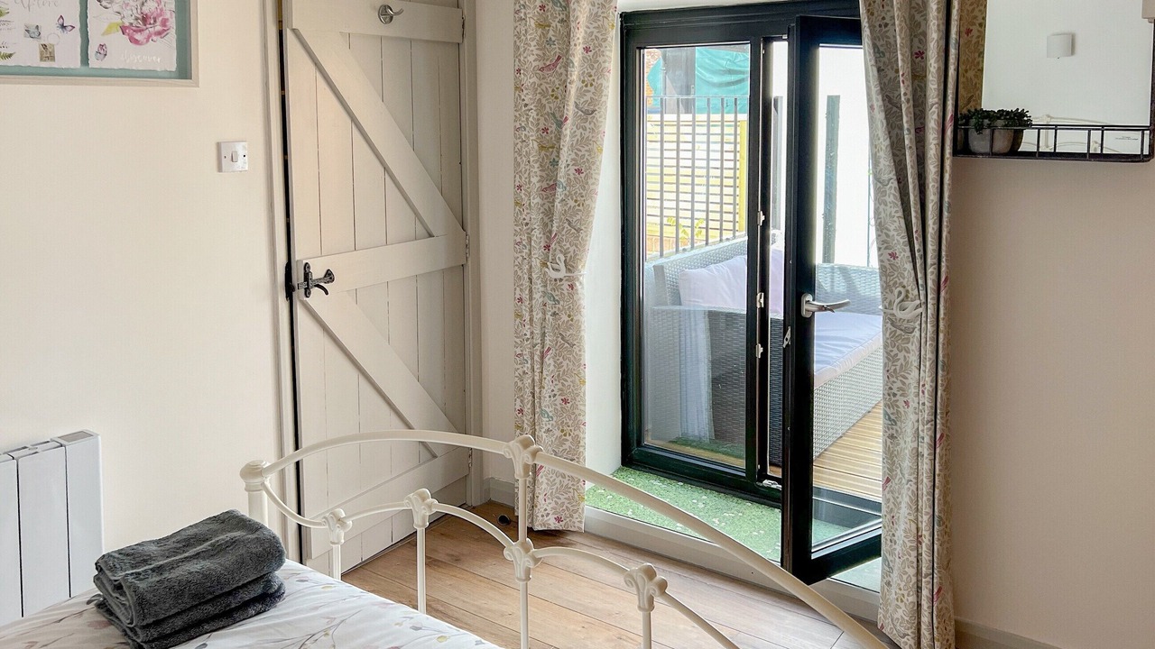 Photo of Others in Etchinghill