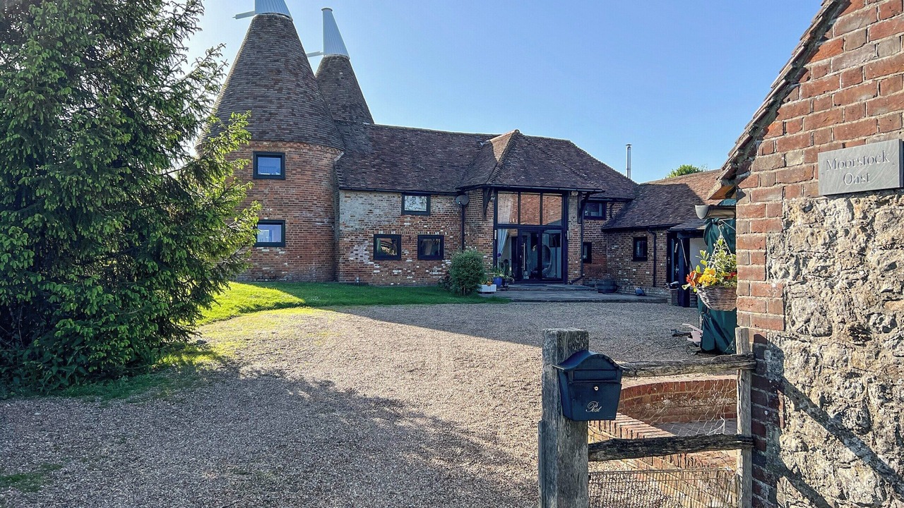 Photo of Others in Etchinghill