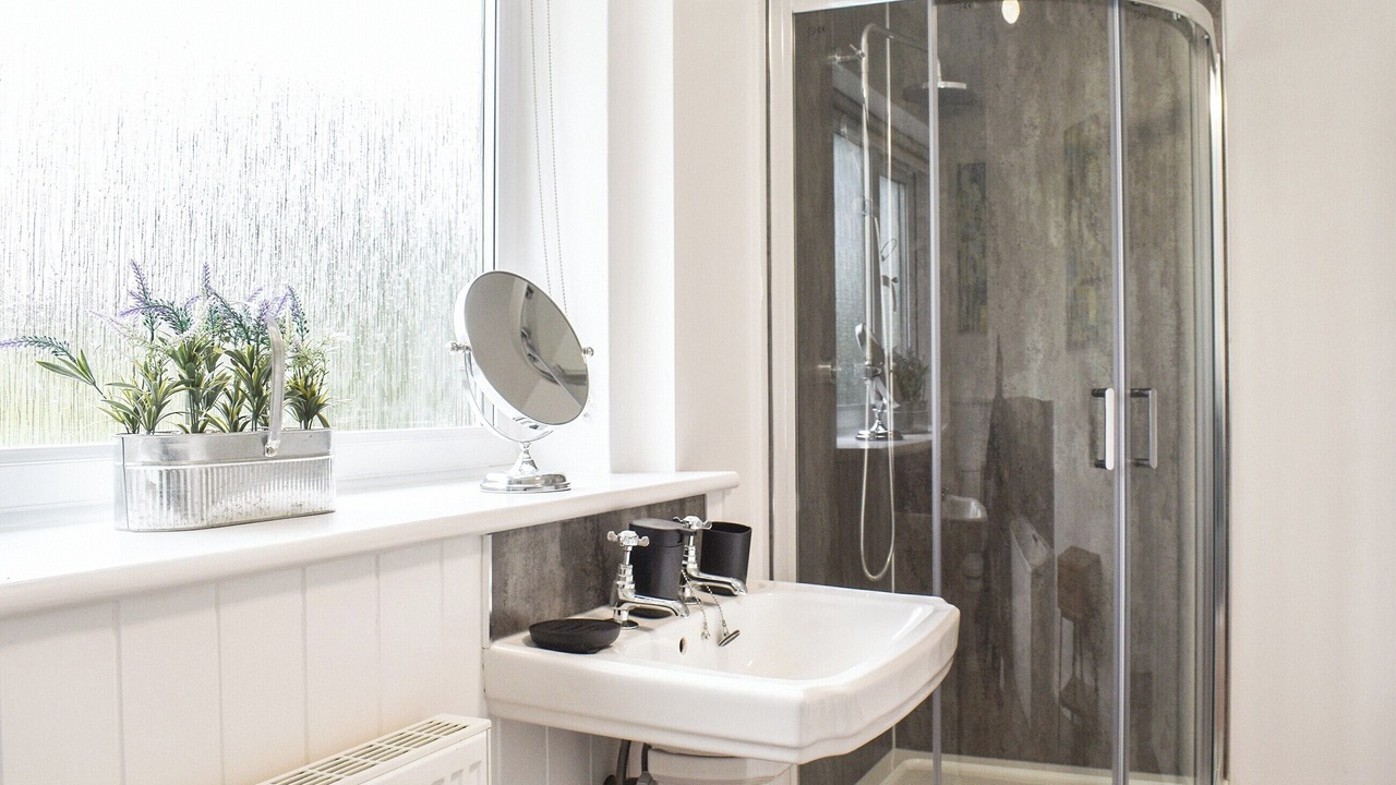 Photo of Bathroom in Betws Gwerfil Goch