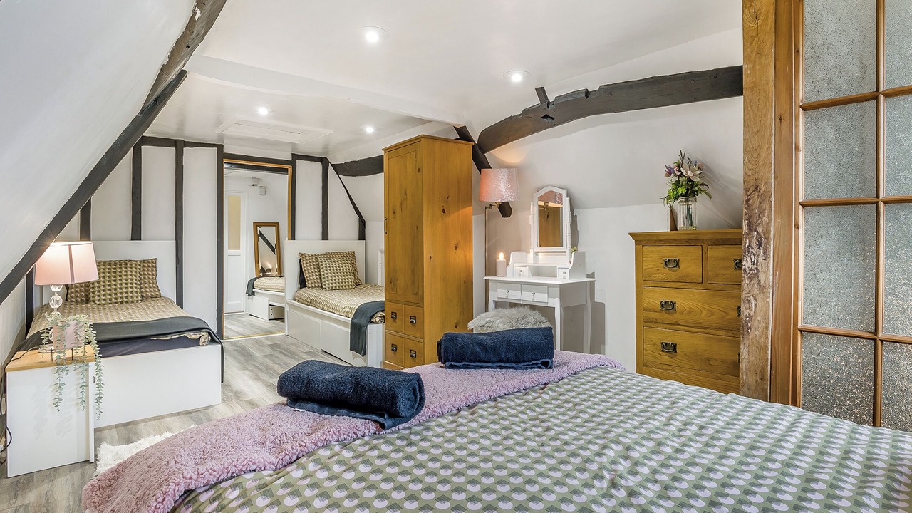 Photo of Others in Charing