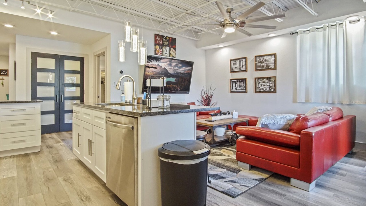 Photo of Livingroom in Midtown