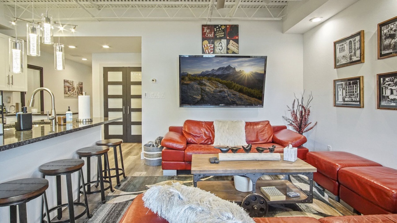 Photo of Livingroom in Midtown