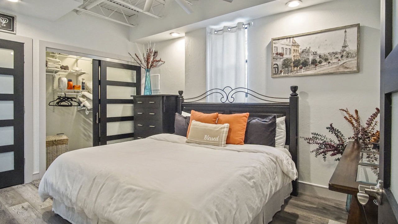 Photo of Bedroom in Midtown