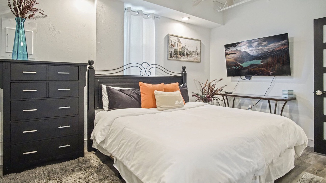 Photo of Bedroom in Midtown