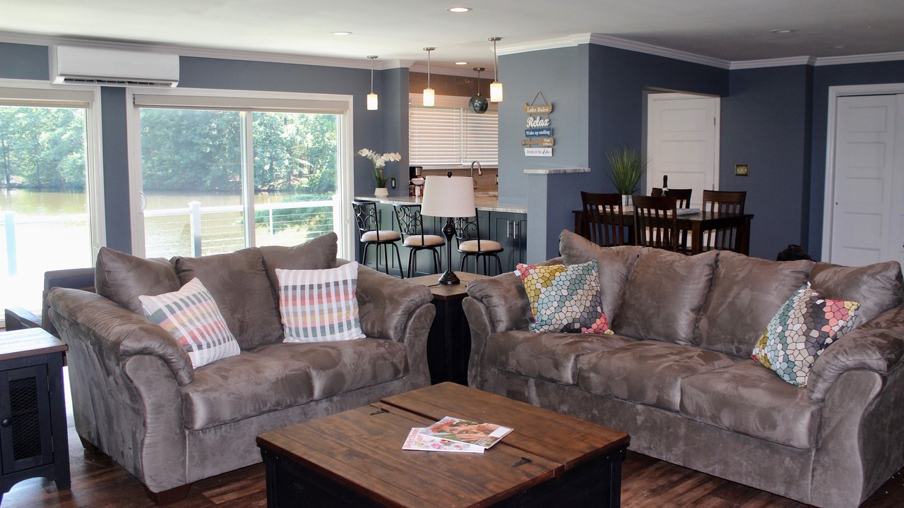 Photo of Livingroom in Montague