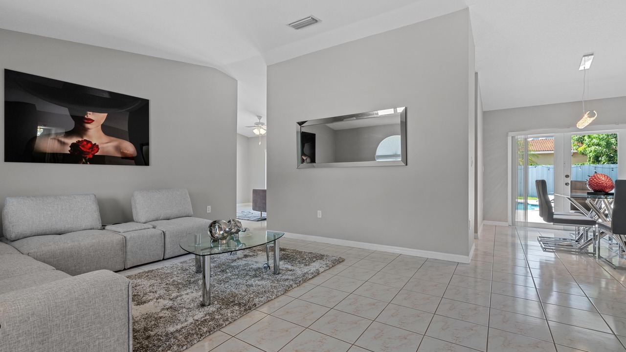 Photo of Livingroom in Richmond West
