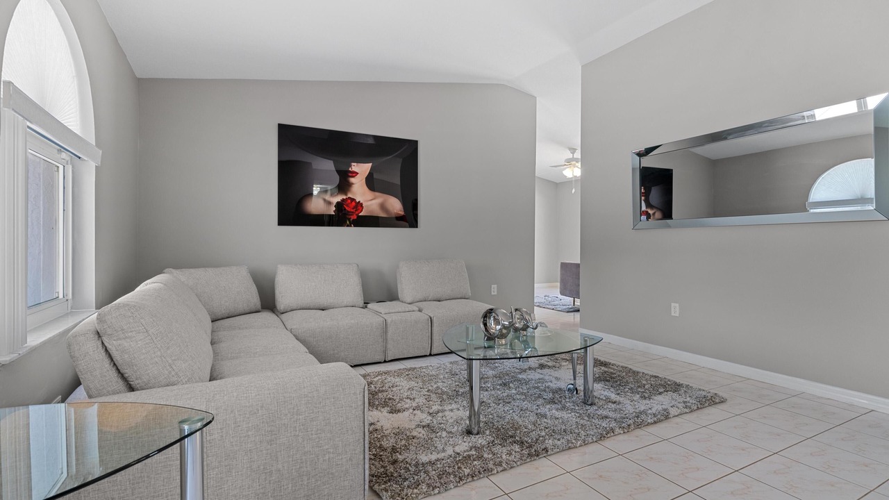 Photo of Livingroom in Richmond West