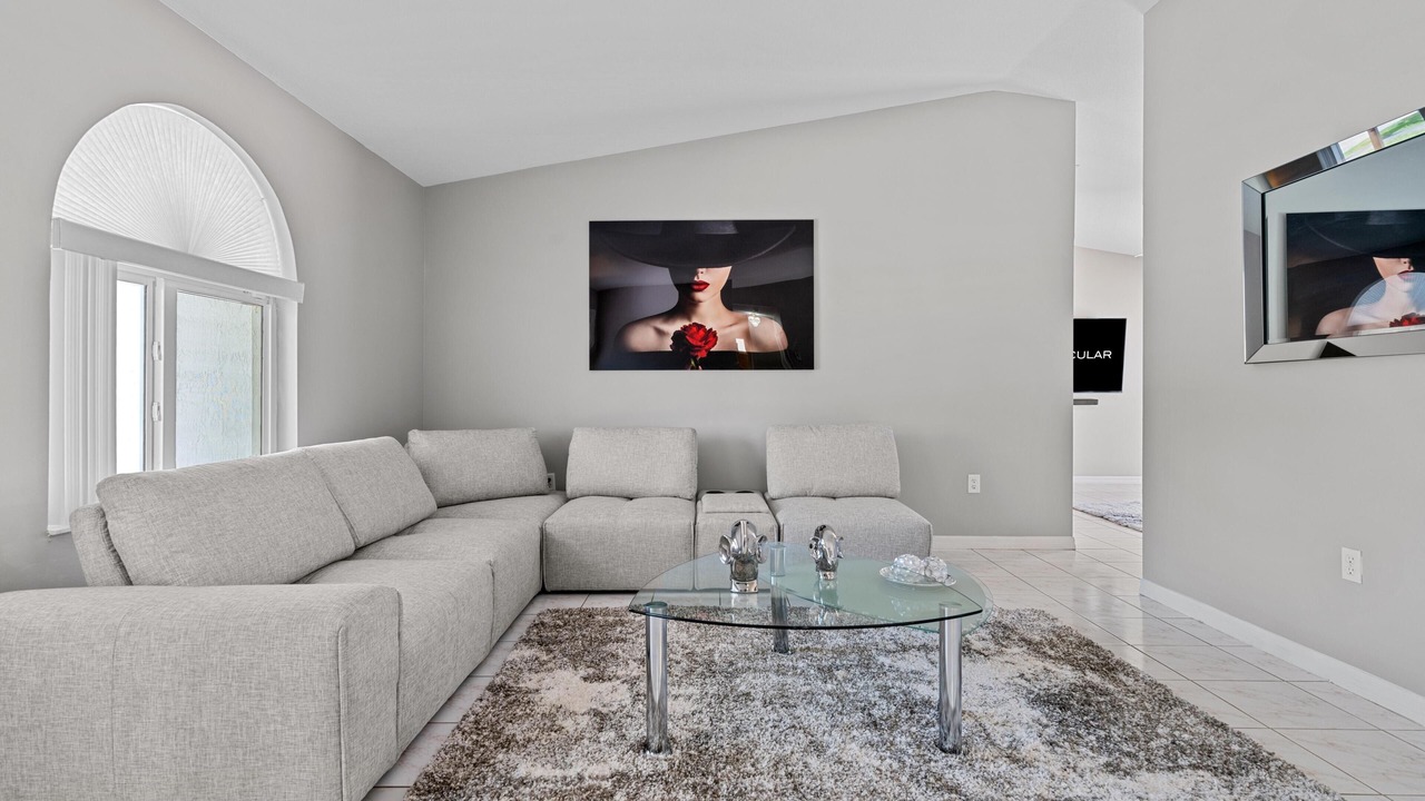 Photo of Livingroom in Richmond West