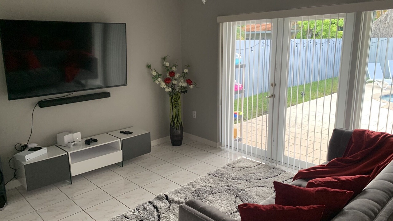 Photo of Livingroom in Richmond West