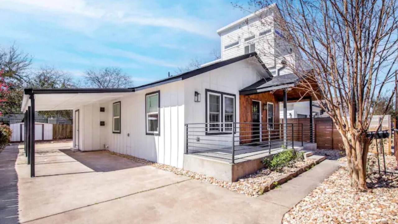 Photo of Outdoor in Holly