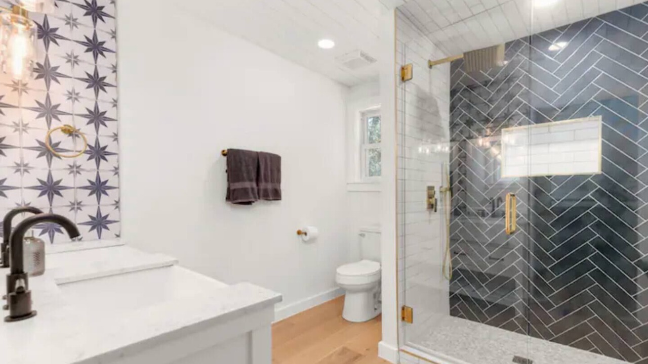 Photo of Bathroom in Holly