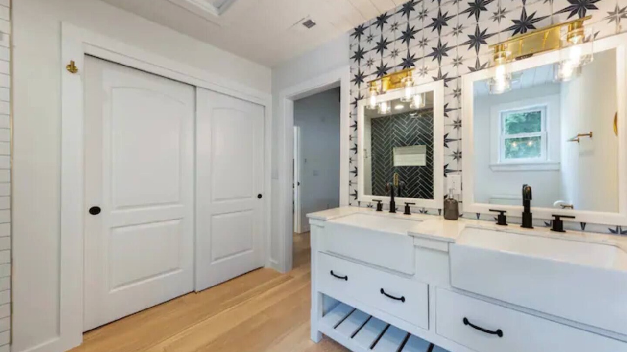 Photo of Bathroom in Holly