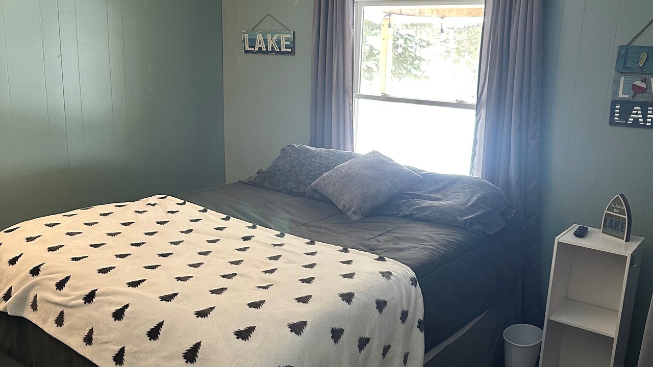 Photo of Bedroom in Portage Lake