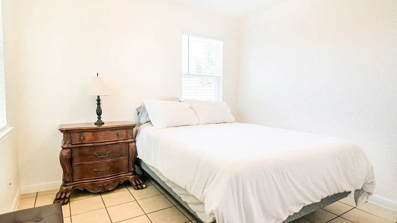 Photo of Bedroom in Tow