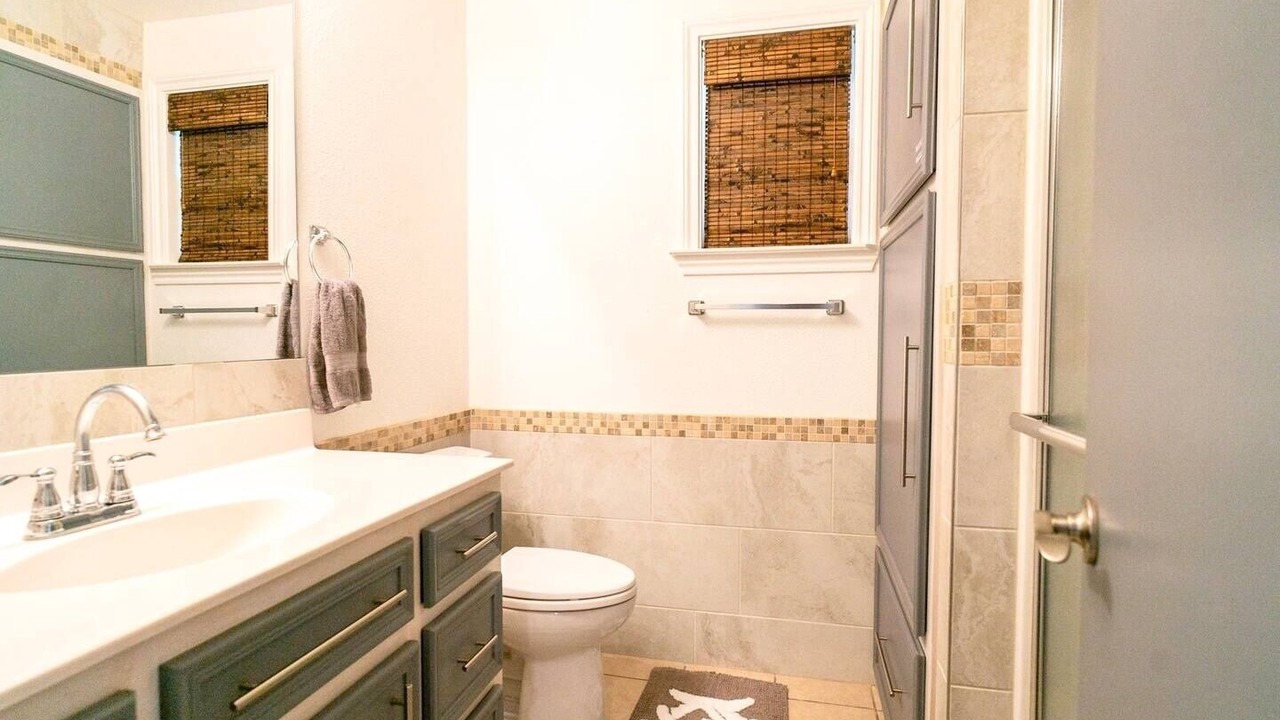 Photo of Bathroom in Tow