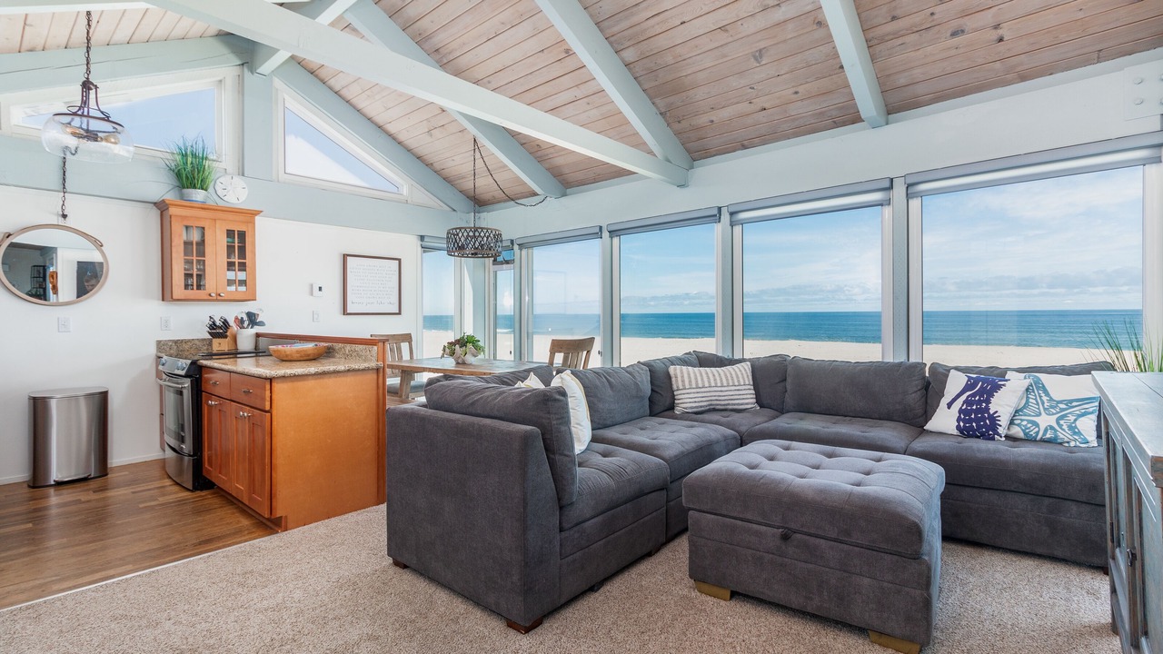 Photo of Livingroom in Kiwanda Shores