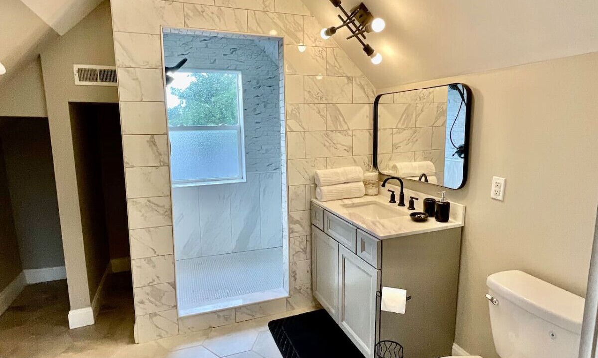 Photo of Bathroom in Near East Columbus
