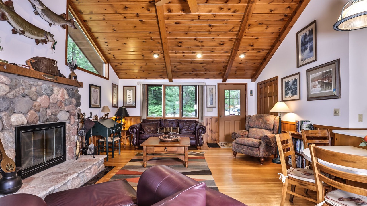 Photo of Livingroom in Sayner