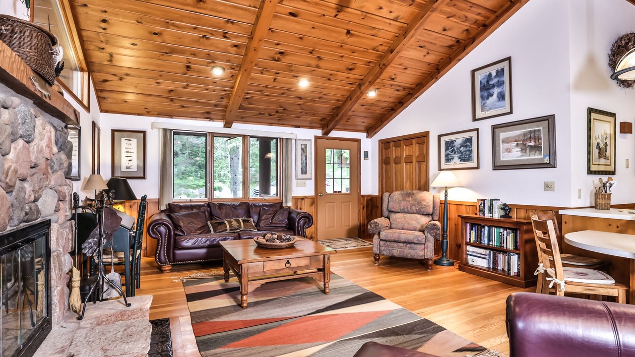 Photo of Livingroom in Sayner