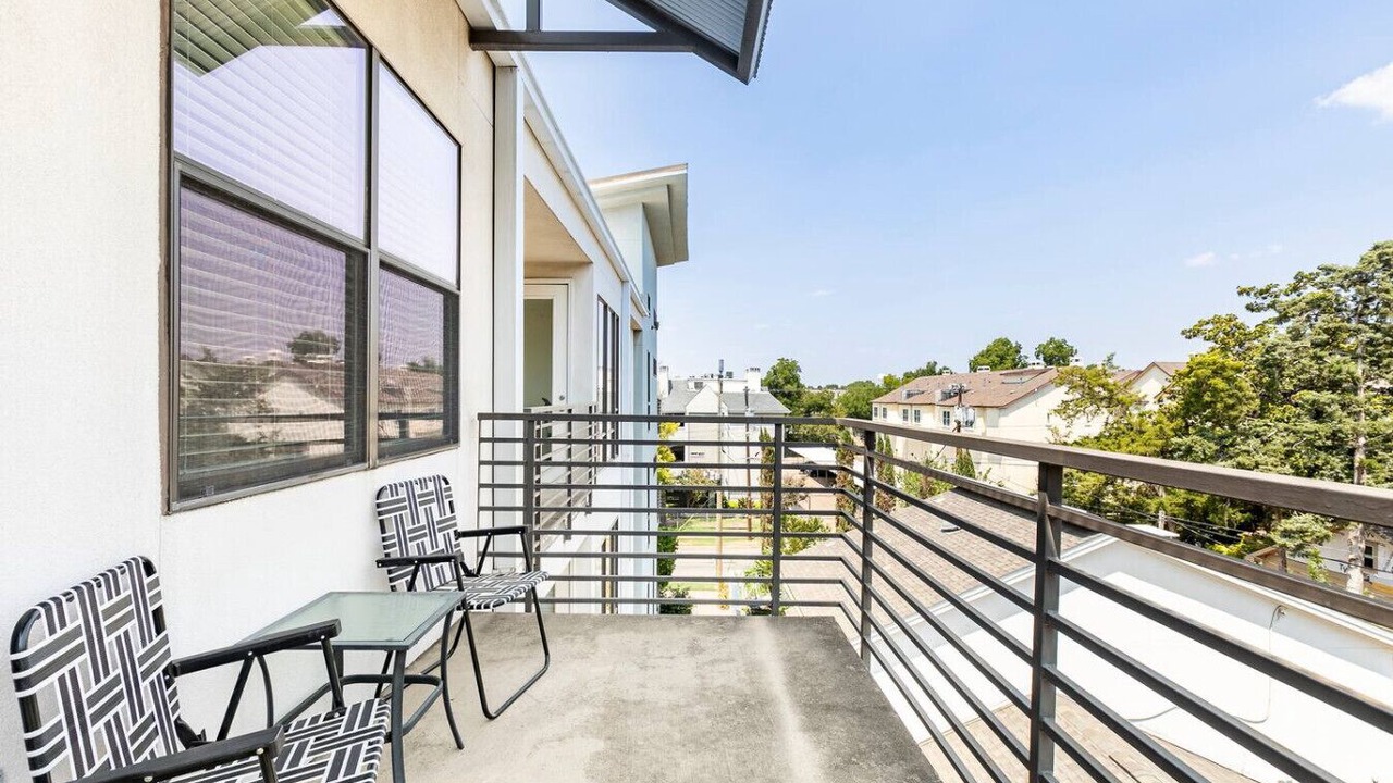 Photo of Patio Balcony in Oak Lawn