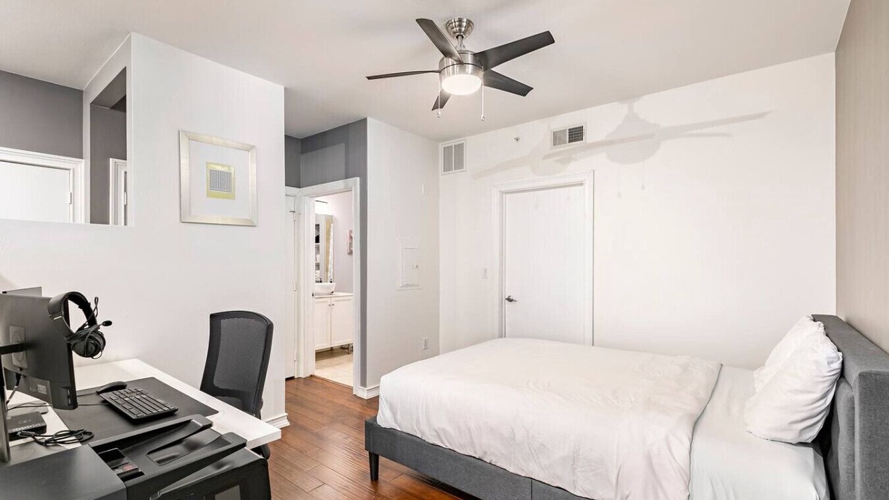 Photo of Bedroom in Oak Lawn