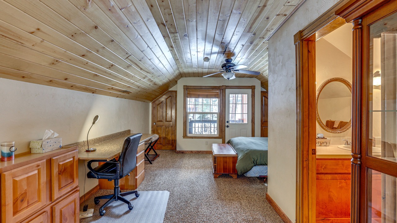 Photo of Bedroom in Garden Valley