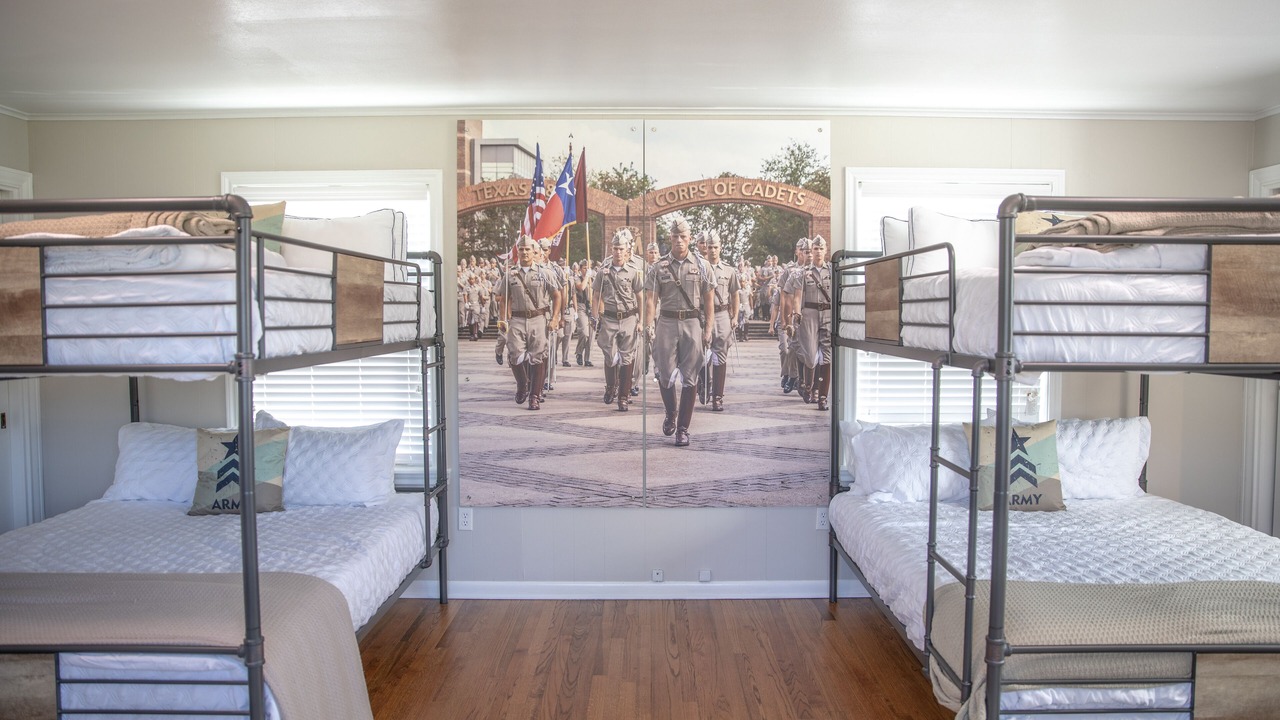 Photo of Bedroom in Garden Acres