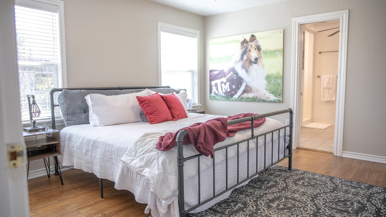 Photo of Bedroom in Garden Acres