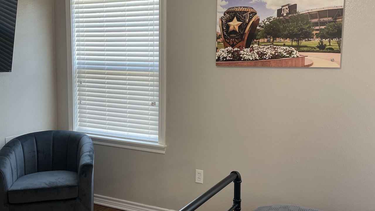 Photo of Bedroom in Garden Acres
